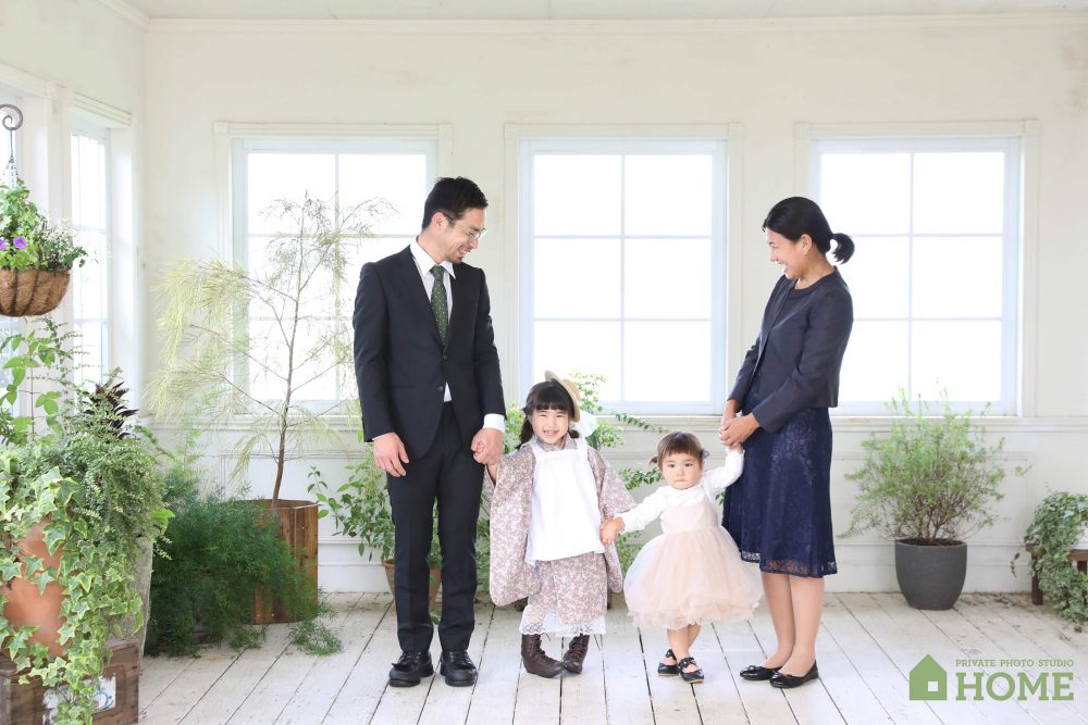 子供写真スタジオStudioHome横須賀店で撮影した七五三の家族写真。